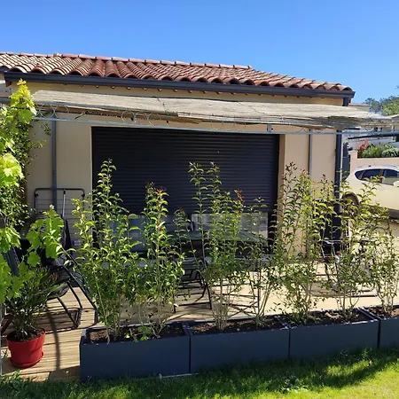 Calme Proche Village Guest house *